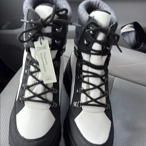 Cougar Black and White Winter Boots with Insulated Lining size 10-NEW - Picture 5 of 6